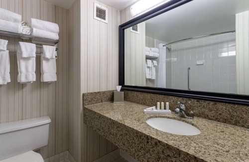 Fort St. John Hotel | Ramada by Wyndham Northern Grand Hotel & Conference Centre