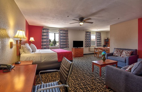 Wheatland Hotel | Ramada by Wyndham Oklahoma City Airport North