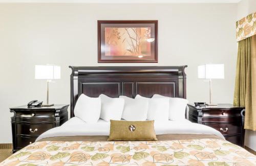 Olds Hotel | Ramada by Wyndham Olds