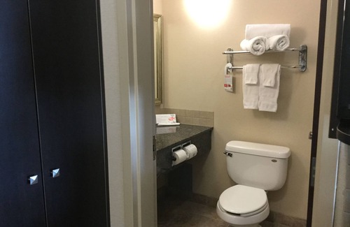 Pincher Creek Hotel | Ramada by Wyndham Pincher Creek