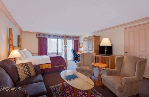 North Bay Hotel | Ramada by Wyndham Pinewood Park Resort North Bay
