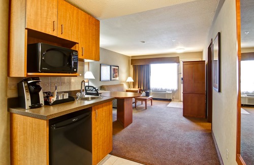 Ponoka Hotel | Ramada by Wyndham Ponoka