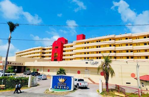 Belize City Hotel | Ramada by Wyndham Princess Belize City