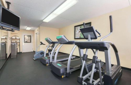 Rochelle Park Hotel | Ramada by Wyndham Rochelle Park Near Paramus