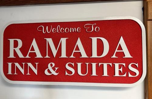 Saginaw Hotel | Ramada by Wyndham Saginaw Hotel & Suites