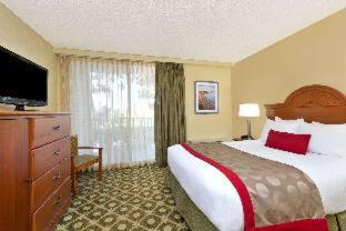 Santa Barbara Hotel | Ramada by Wyndham Santa Barbara