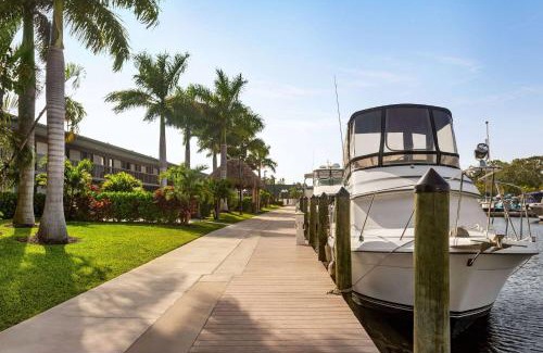 Whitfield Hotel | Ramada by Wyndham Sarasota Waterfront
