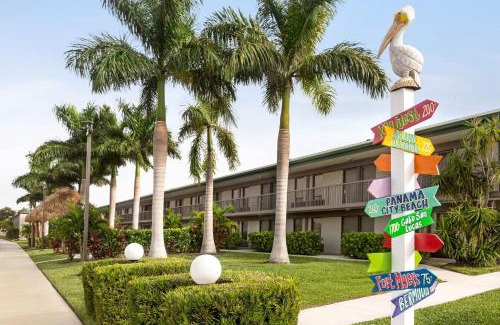Whitfield Hotel | Ramada by Wyndham Sarasota Waterfront