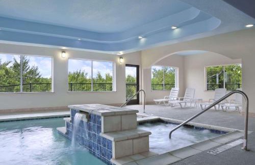 Hewitt Hotel | Ramada by Wyndham South Waco