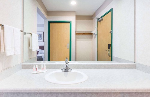 Strasburg Hotel | Ramada by Wyndham Strasburg Dover