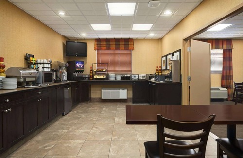 Surrey Hotel | Ramada by Wyndham Surrey/Langley