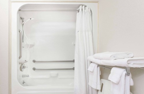 Tell City Hotel | Ramada by Wyndham Tell City