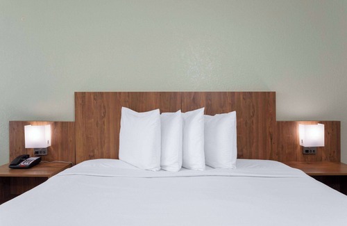 Altamonte Springs Hotel | Ramada by Wyndham Altamonte Springs Near I-4