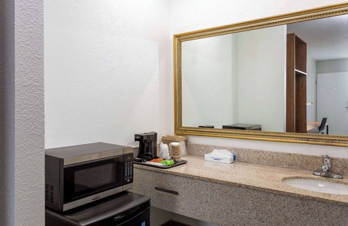 Altamonte Springs Hotel | Ramada by Wyndham Altamonte Springs Near I-4