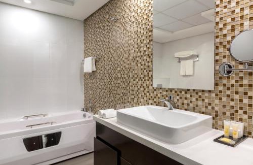 Muharraq Apartment | Ramada Hotel and Suites Amwaj Islands