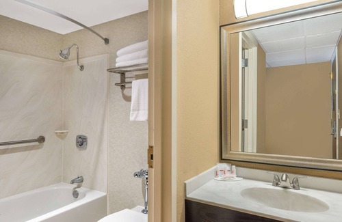 Paintsville Hotel | Ramada Hotel & Conference Center by Wyndham Paintsville