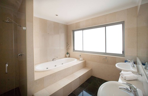 Cabramatta Hotel | Ramada Hotel & Suites Sydney Cabramatta