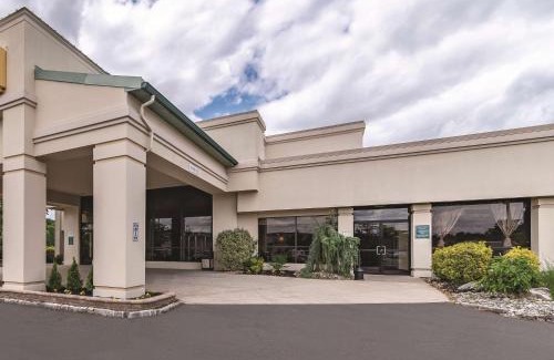 Fairfield Hotel | Ramada Inn by Wyndham Fairfield NJ
