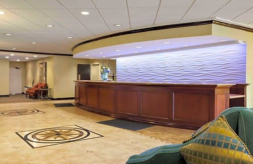 Holtsville Hotel | Ramada Plaza by Wyndham Holtsville Long Island