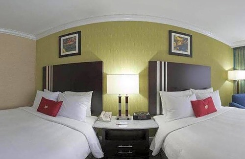 Holtsville Hotel | Ramada Plaza by Wyndham Holtsville Long Island