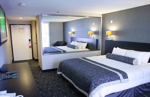 Tri-West Hotel | Ramada Plaza by Wyndham West Hollywood Hotel & Suites