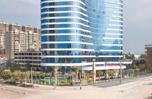 Chengjiang County Hotel | Ramada Plaza Fuxian Lake