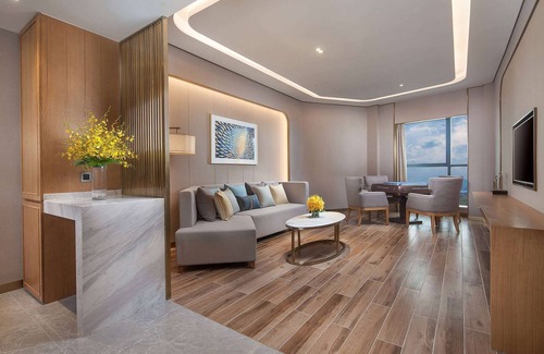 Chengjiang County Hotel | Ramada Plaza Fuxian Lake