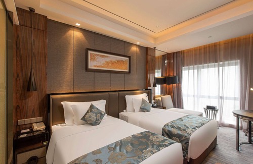 Yufeng District Hotel | Ramada Plaza Liuzhou Liudong