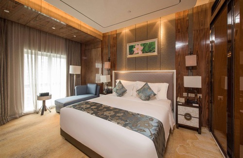 Yufeng District Hotel | Ramada Plaza Liuzhou Liudong
