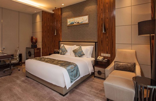 Yufeng District Hotel | Ramada Plaza Liuzhou Liudong