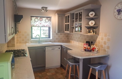 Holestone Moor Cottage | RAMBLER'S COTTAGE, pet friendly, with a garden in Matlock