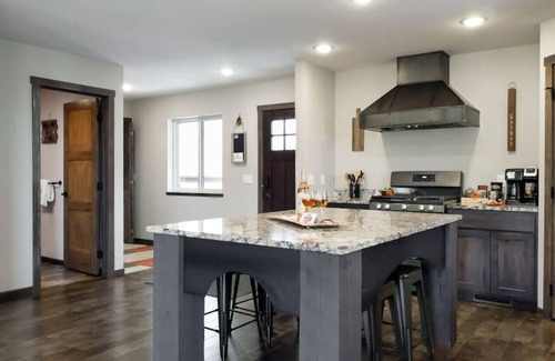 Lead Cabin | Ramblin Rose | Hot Tub | Ski | Black Hills Views