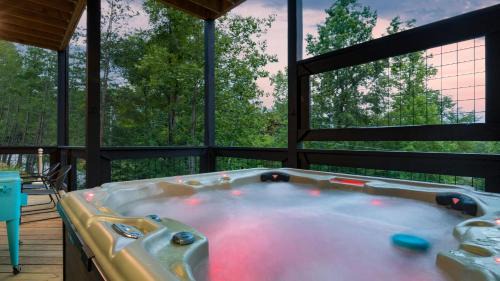 Pittman Center House | Rambling Ridge Lodge by AvantStay Endless Amenities Fun Indoor Pool Hot Tub A Arcade Game Room