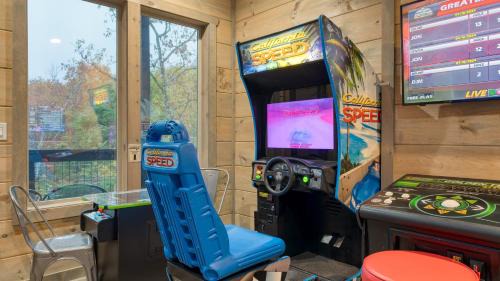 Pittman Center House | Rambling Ridge Lodge by AvantStay Endless Amenities Fun Indoor Pool Hot Tub A Arcade Game Room