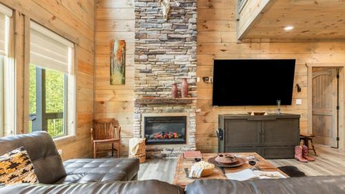 Pittman Center House | Rambling Ridge Lodge by AvantStay Endless Amenities Fun Indoor Pool Hot Tub A Arcade Game Room