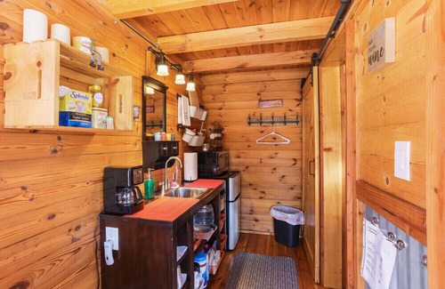 San Diego Country Estates Cabin | Ramona Wine Country Cabin Near San Diego. Walk to wineries. Pool.