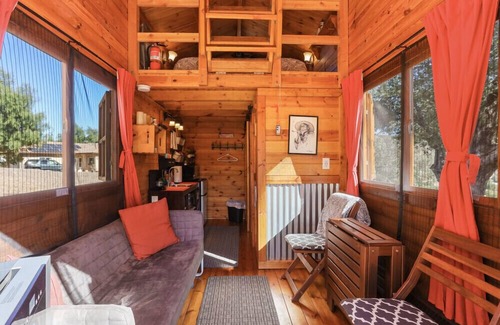 San Diego Country Estates Cabin | Ramona Wine Country Cabin Near San Diego. Walk to wineries. Pool.