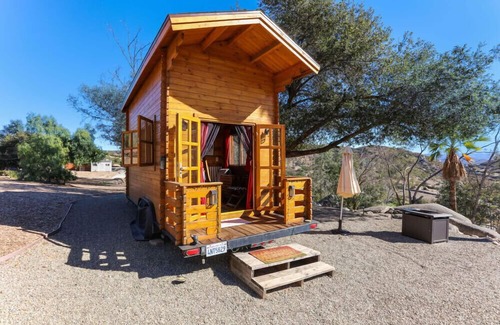 San Diego Country Estates Cabin | Ramona Wine Country Cabin Near San Diego. Walk to wineries. Pool.