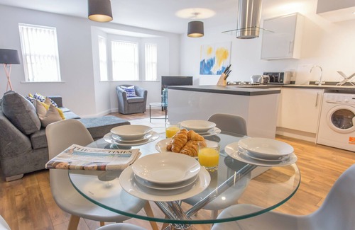 Cowley Apartment | Rana Ct 10 (The Sheldonian Suite) | 1 Bed Apt