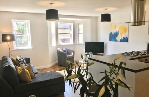 Cowley Apartment | Rana Ct 10 (The Sheldonian Suite) | 1 Bed Apt