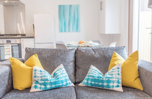 Cowley Apartment | Rana Ct 3 (The Churchill Suite) | 1 Bed Ground Floor Apt