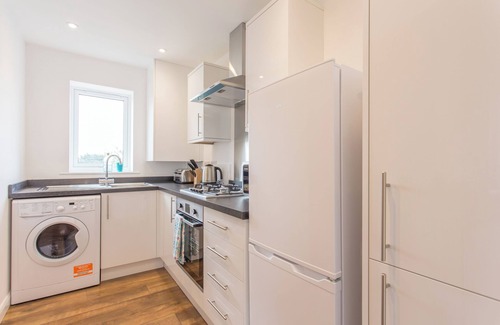 Cowley Apartment | Rana Ct 5 (The Morse Suite) | 1 Bed Top Floor Apt