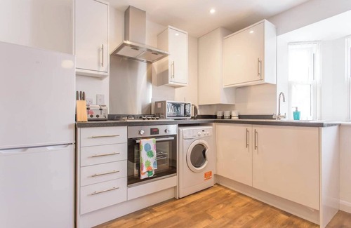 Cowley Apartment | Rana Ct 9 (Spires Suite) | 1 Bed 1st Floor Duplex Apt.