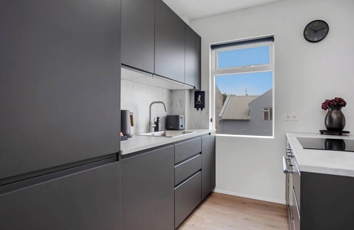 Vesturbær Apartment | Ranargata - Central Three Bedrooms Apartment