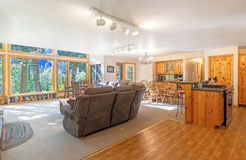 Clinton Cabin | Ranch Creek Ranch - Stunning Home in The Mountains Of Western Montana