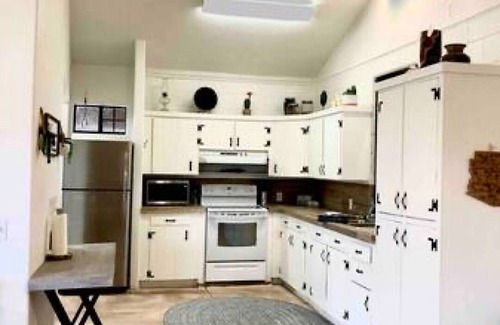 Cottonwood House | Ranch Guest House Near Sedona and Jerome, Sleeps 8