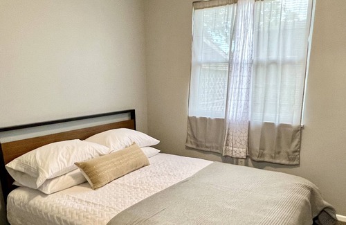 Easton House | Ranch Home 5 minutes to Easton/Airport. Pet-Friendly!