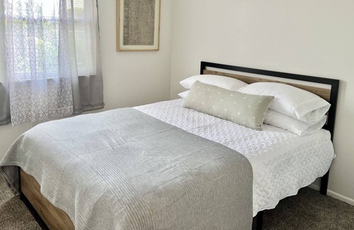 Easton House | Ranch Home 5 minutes to Easton/Airport. Pet-Friendly!