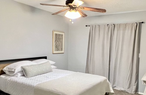 Easton House | Ranch Home 5 minutes to Easton/Airport. Pet-Friendly!