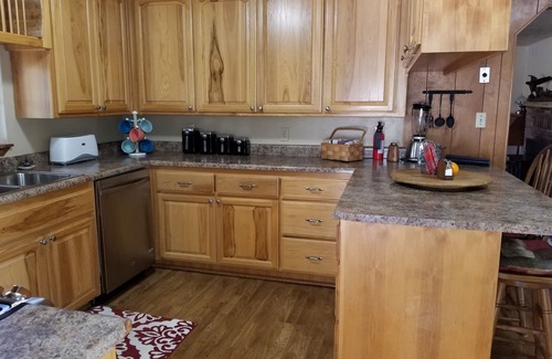 Columbia House | Ranch home on 3 acres in city limits. Approximately 20 minutes from the lakes.